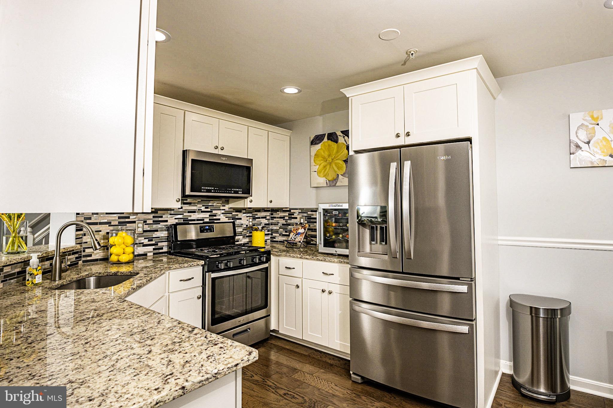 THE VILLAGES OF LYONSFIELD RUN - Residential