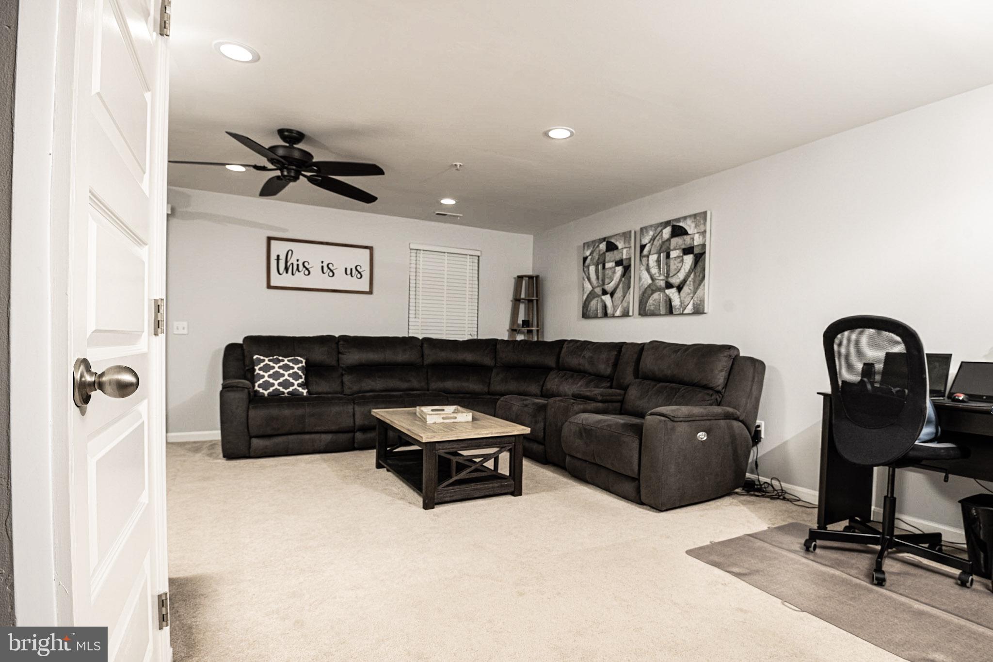 THE VILLAGES OF LYONSFIELD RUN - Residential