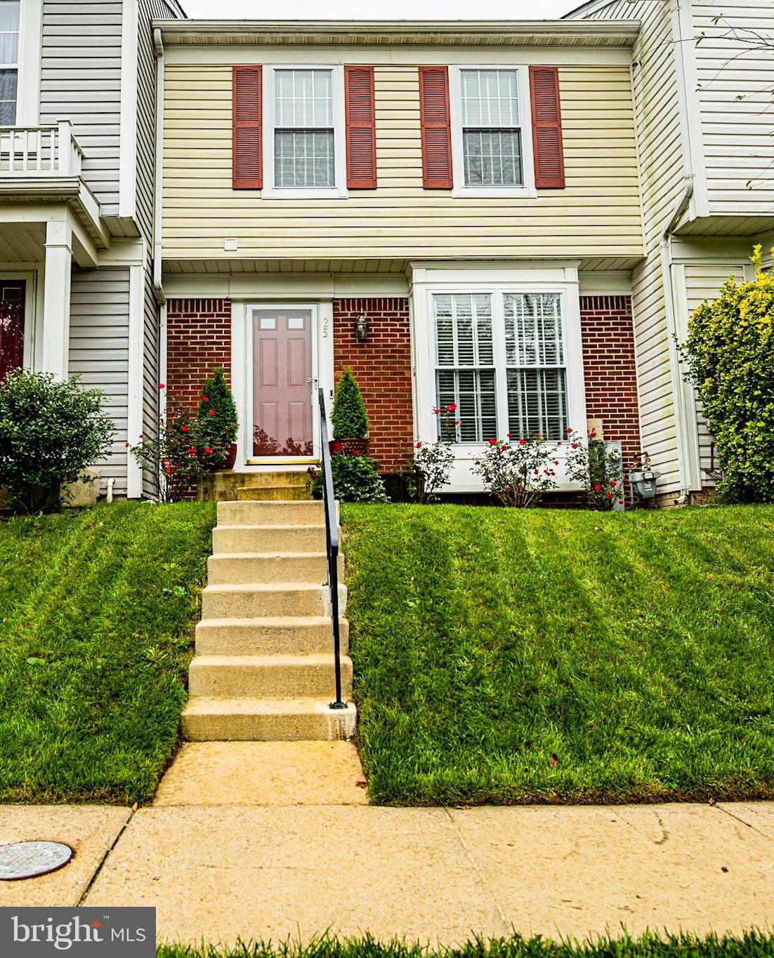 THE VILLAGES OF LYONSFIELD RUN - Residential