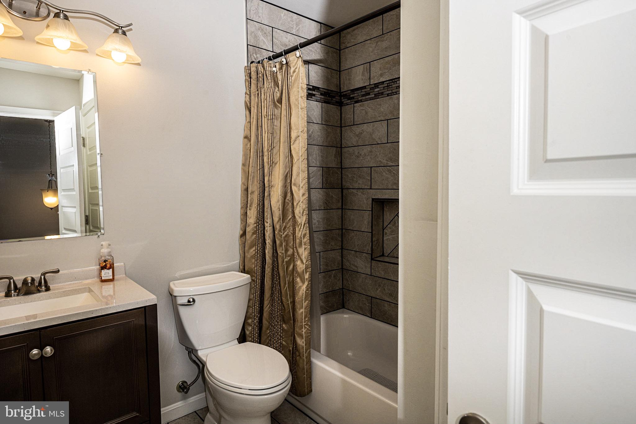 THE VILLAGES OF LYONSFIELD RUN - Residential