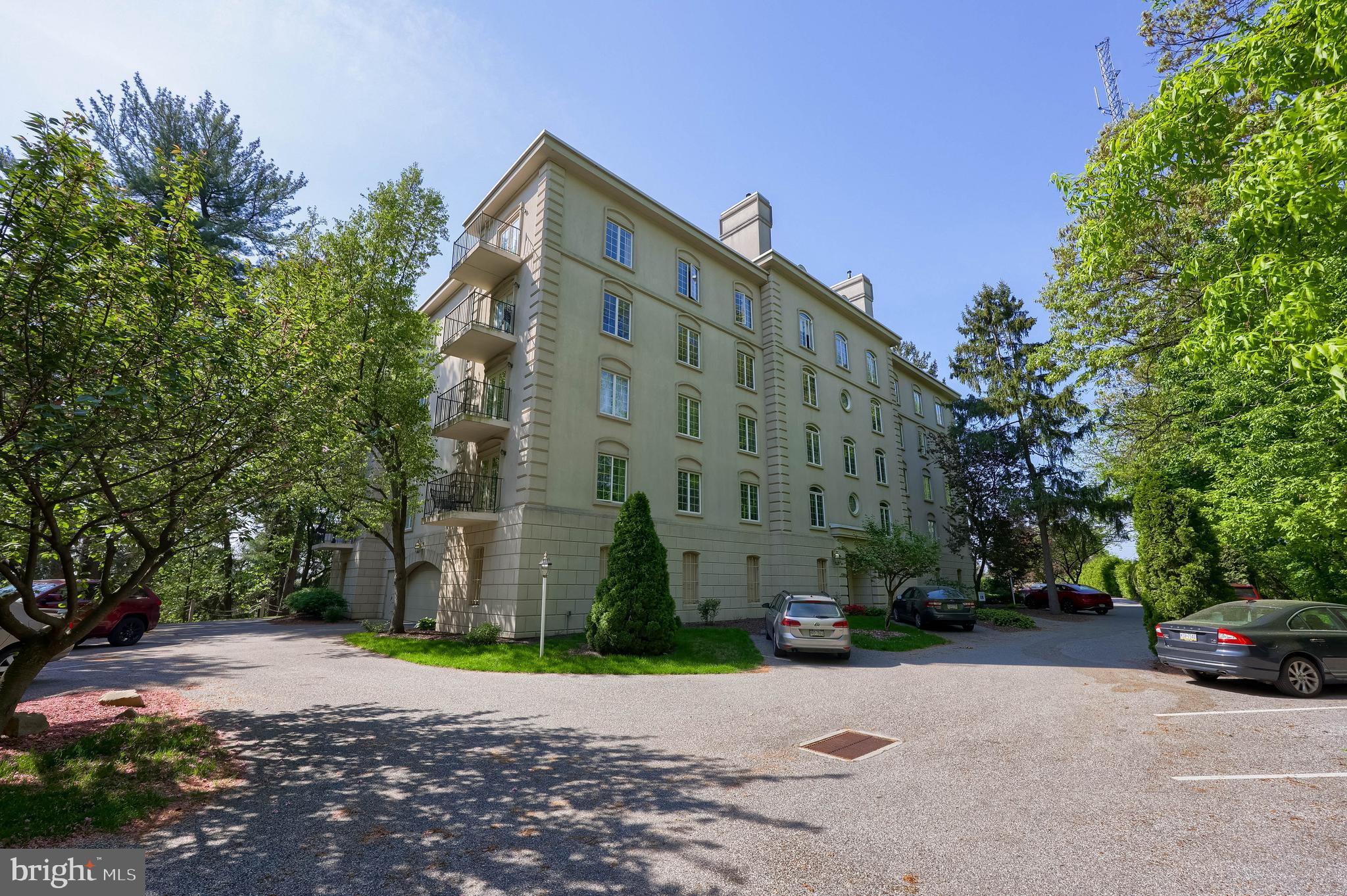 THE CREST - Residential