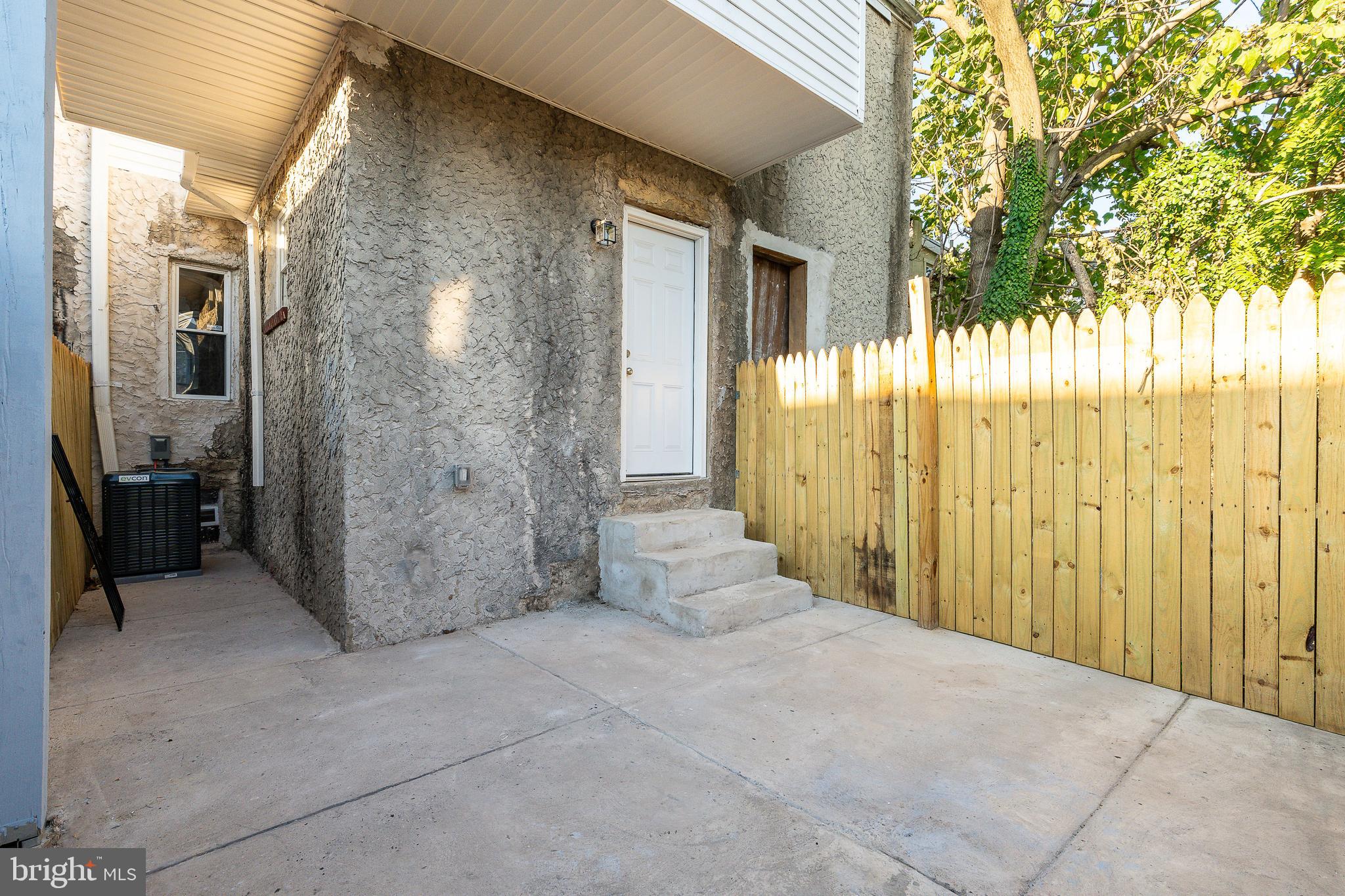 KENSINGTON - Residential