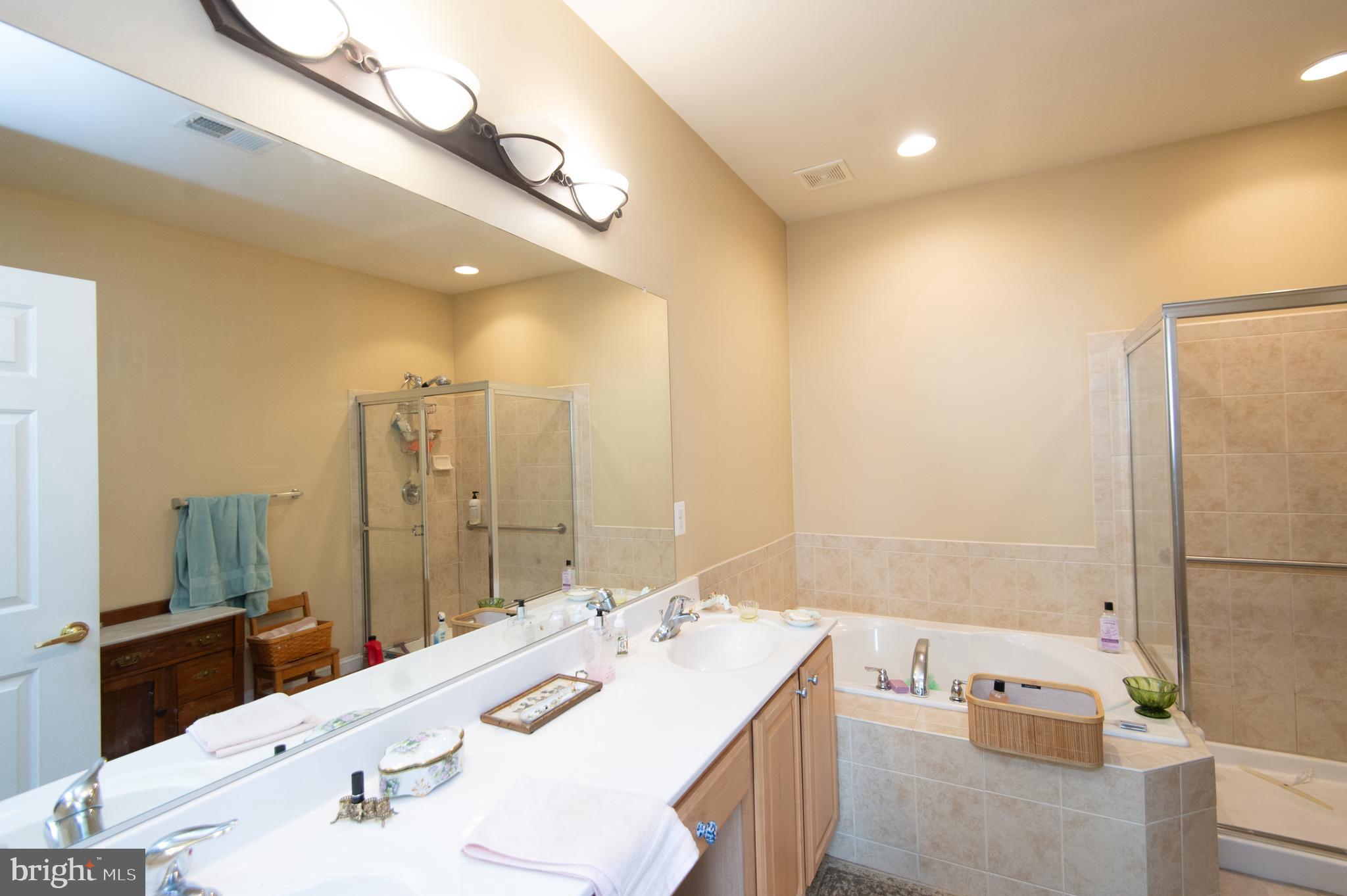 LONGBOAT ESTATES - Residential