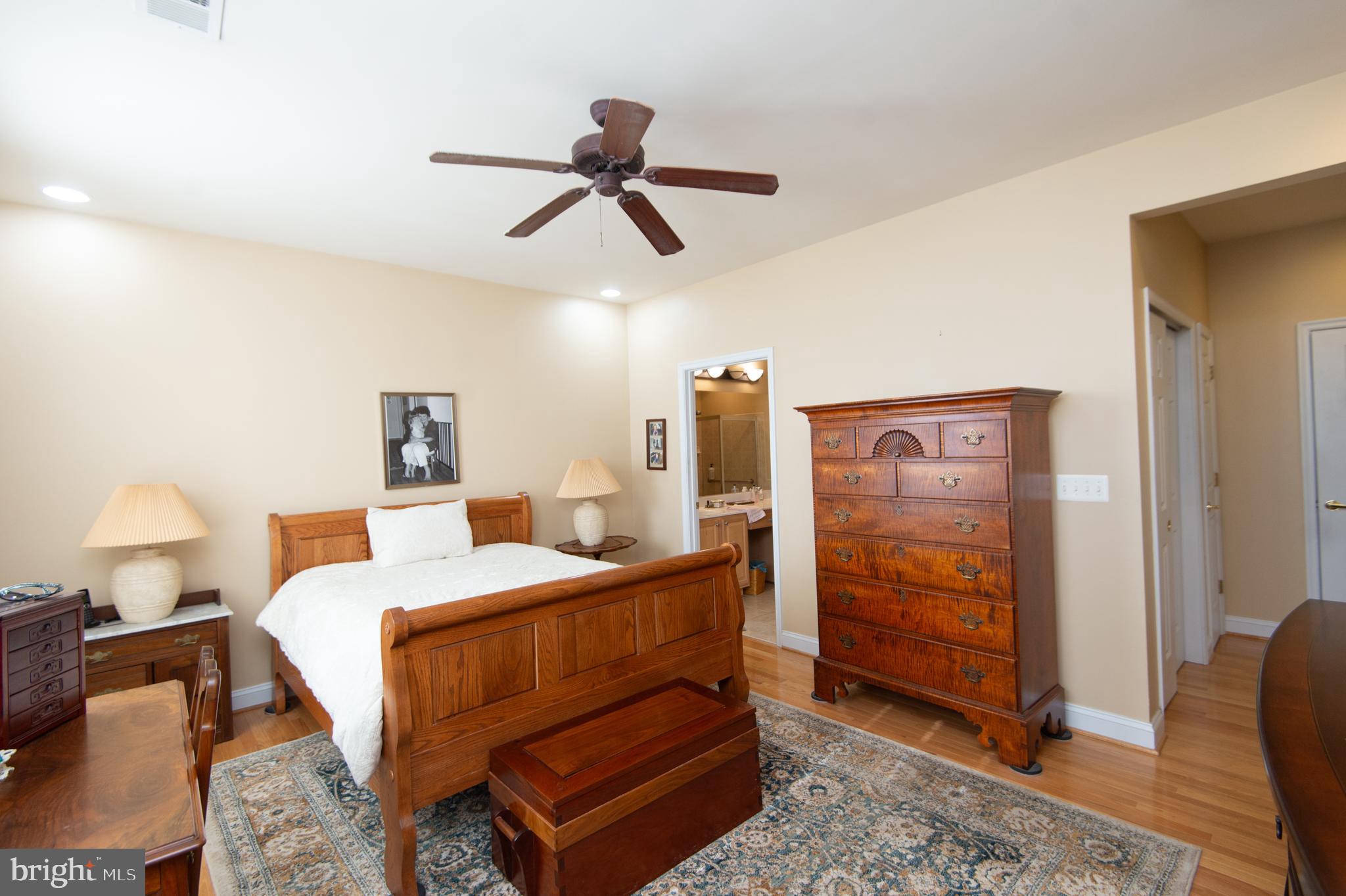 LONGBOAT ESTATES - Residential