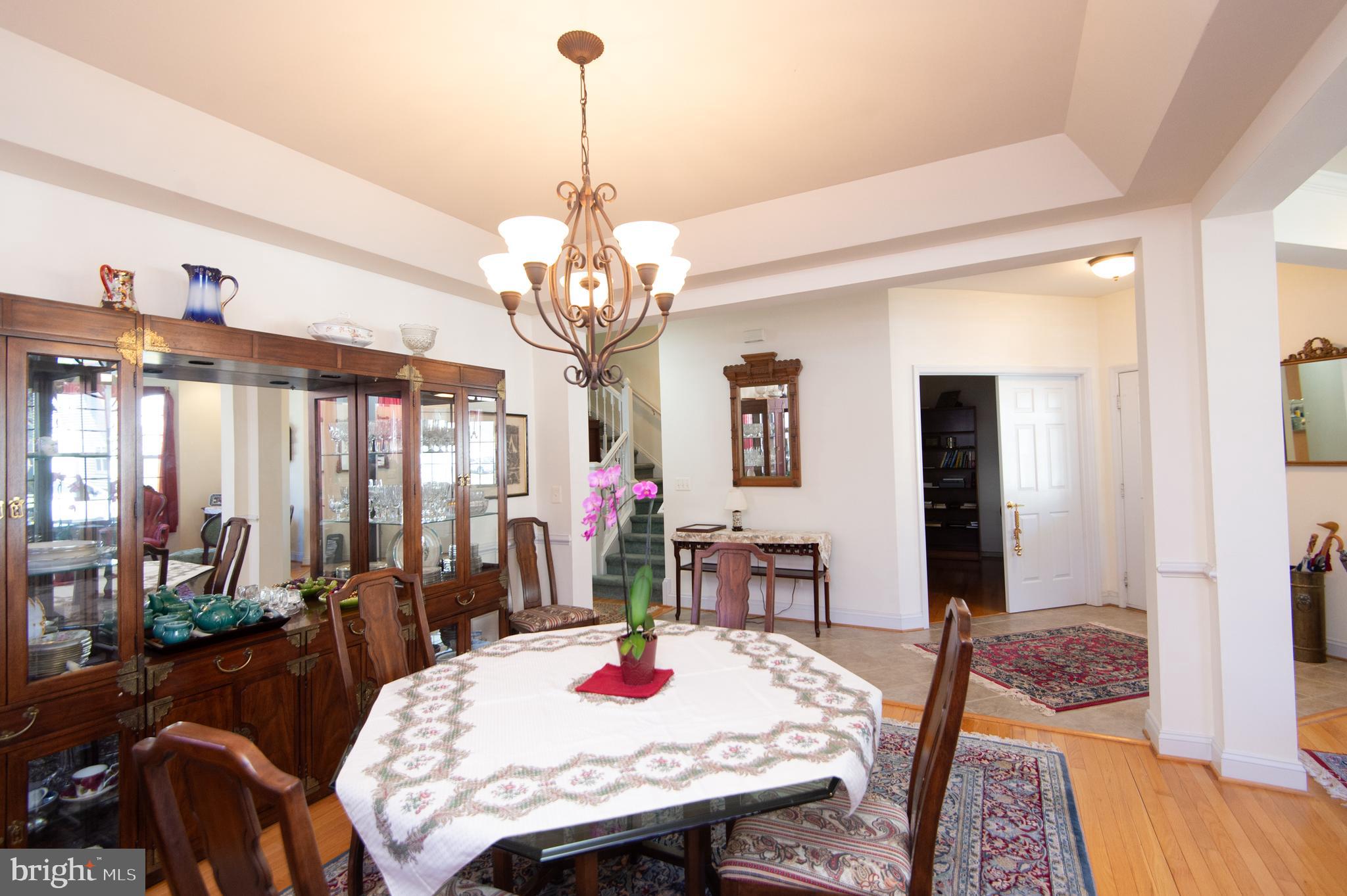 LONGBOAT ESTATES - Residential