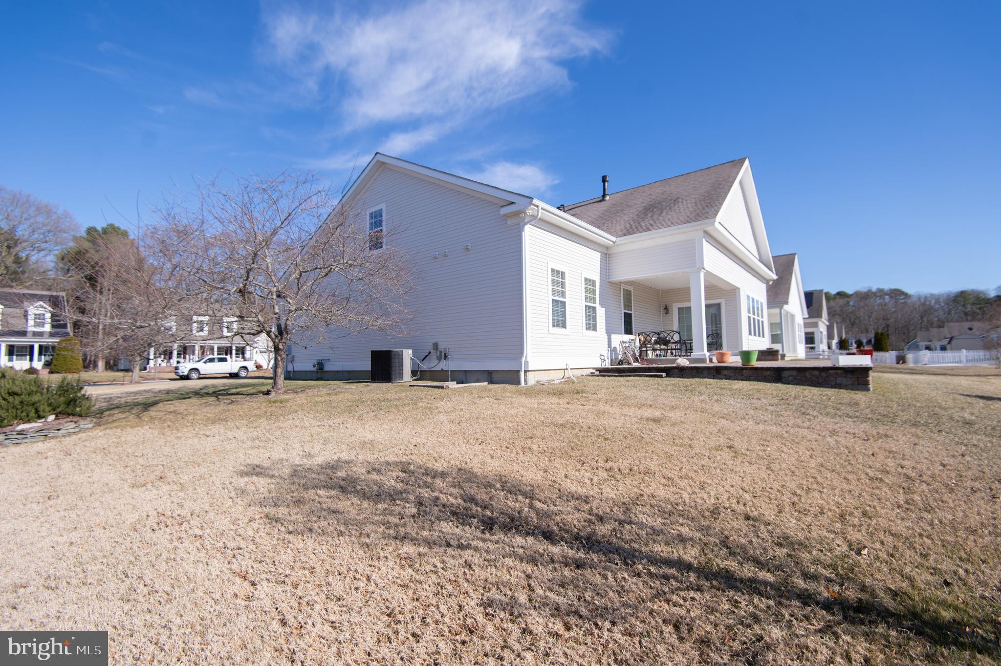 LONGBOAT ESTATES - Residential