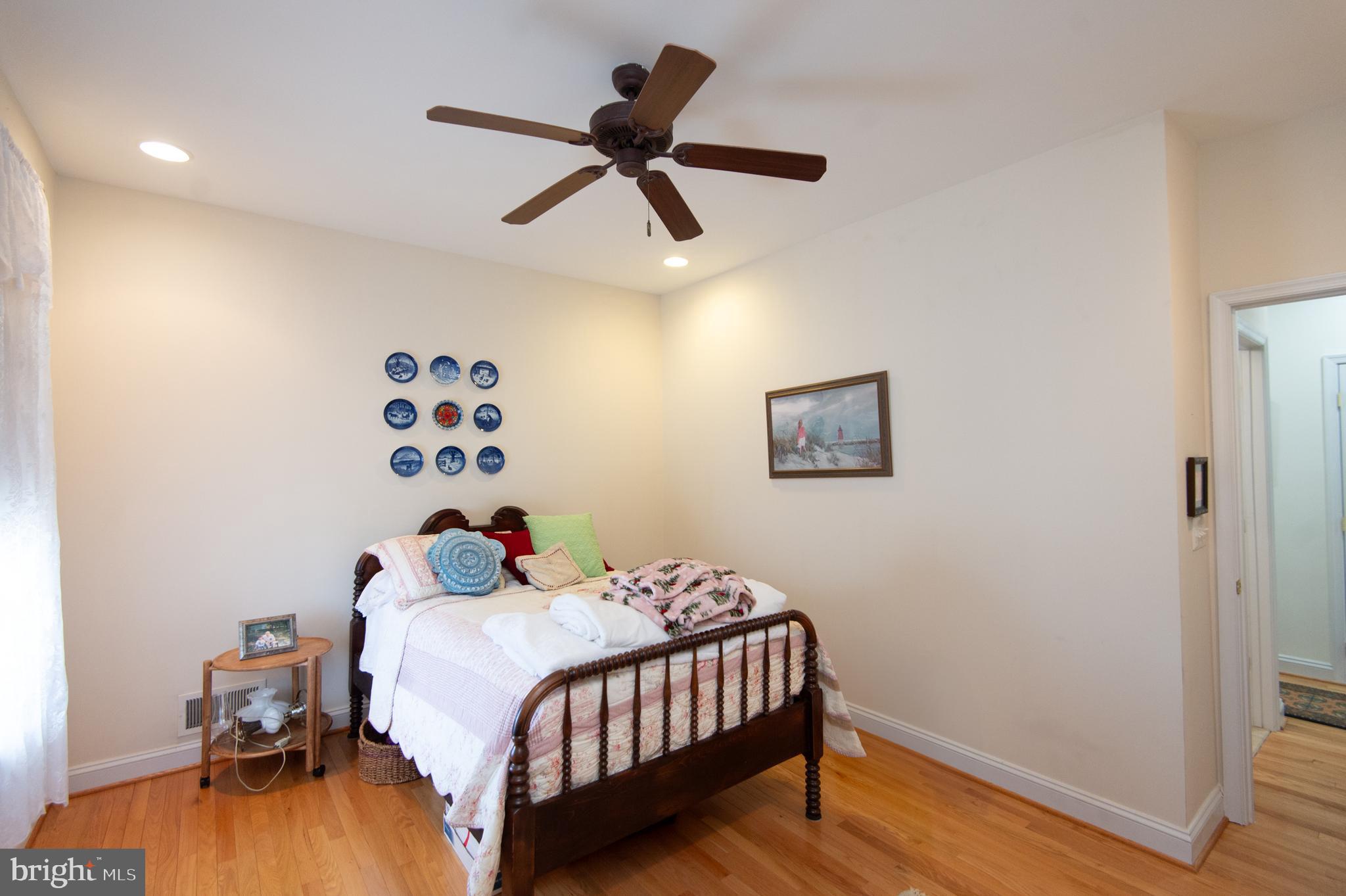 LONGBOAT ESTATES - Residential