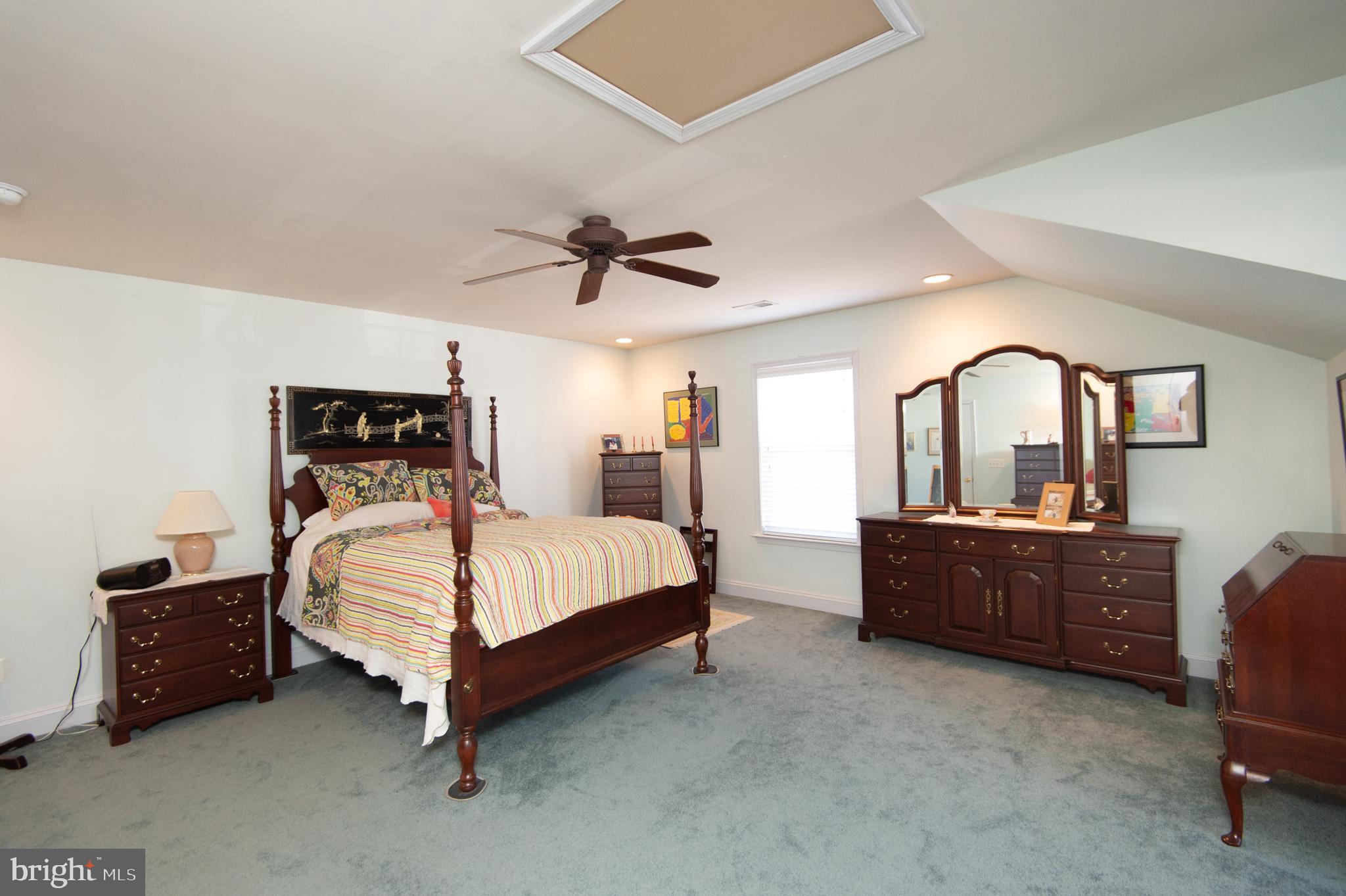 LONGBOAT ESTATES - Residential