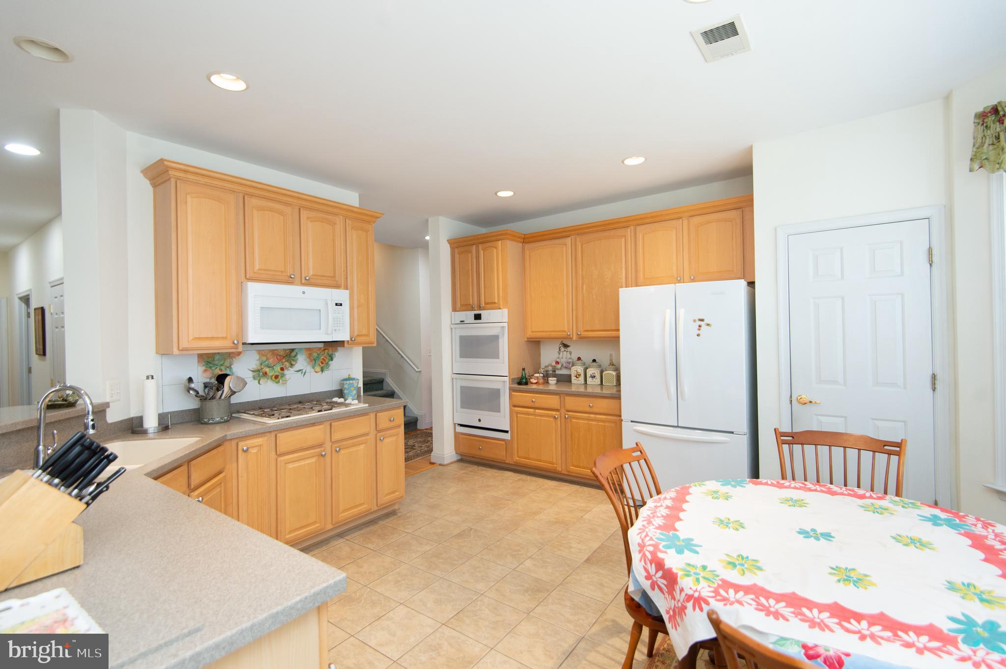 LONGBOAT ESTATES - Residential