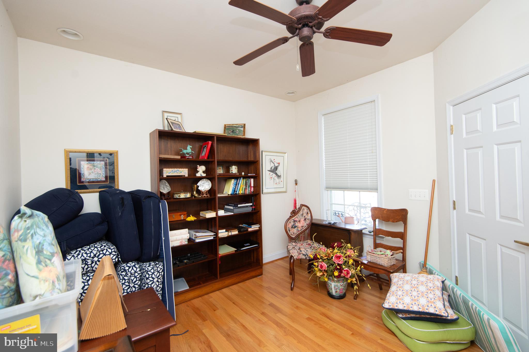 LONGBOAT ESTATES - Residential