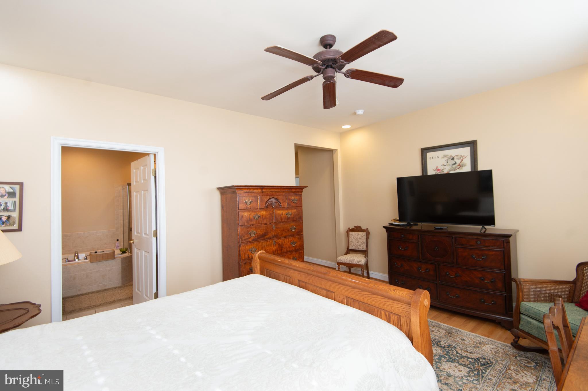 LONGBOAT ESTATES - Residential