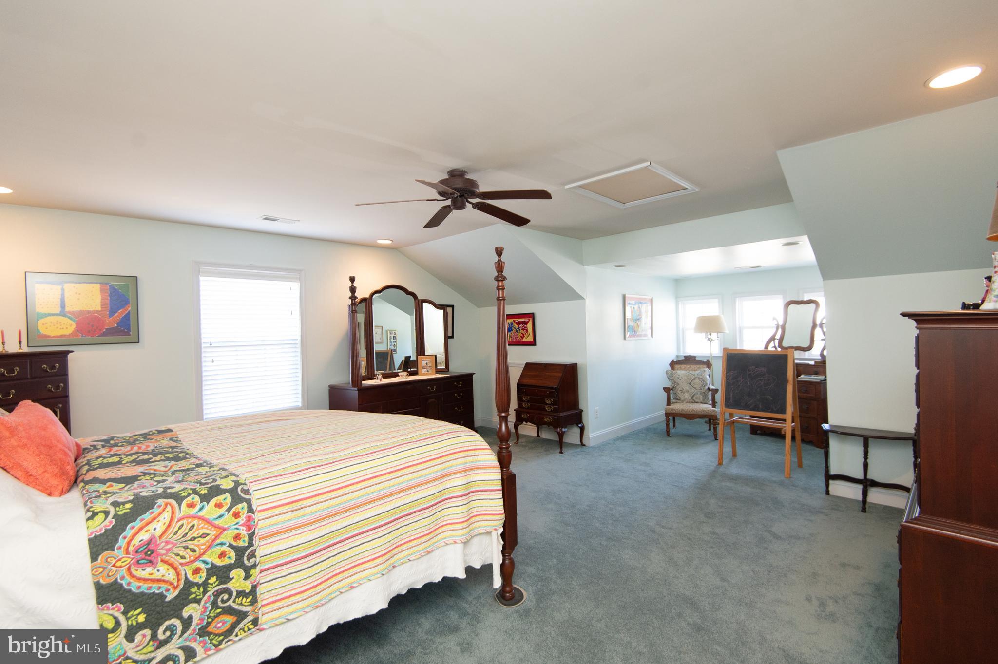 LONGBOAT ESTATES - Residential