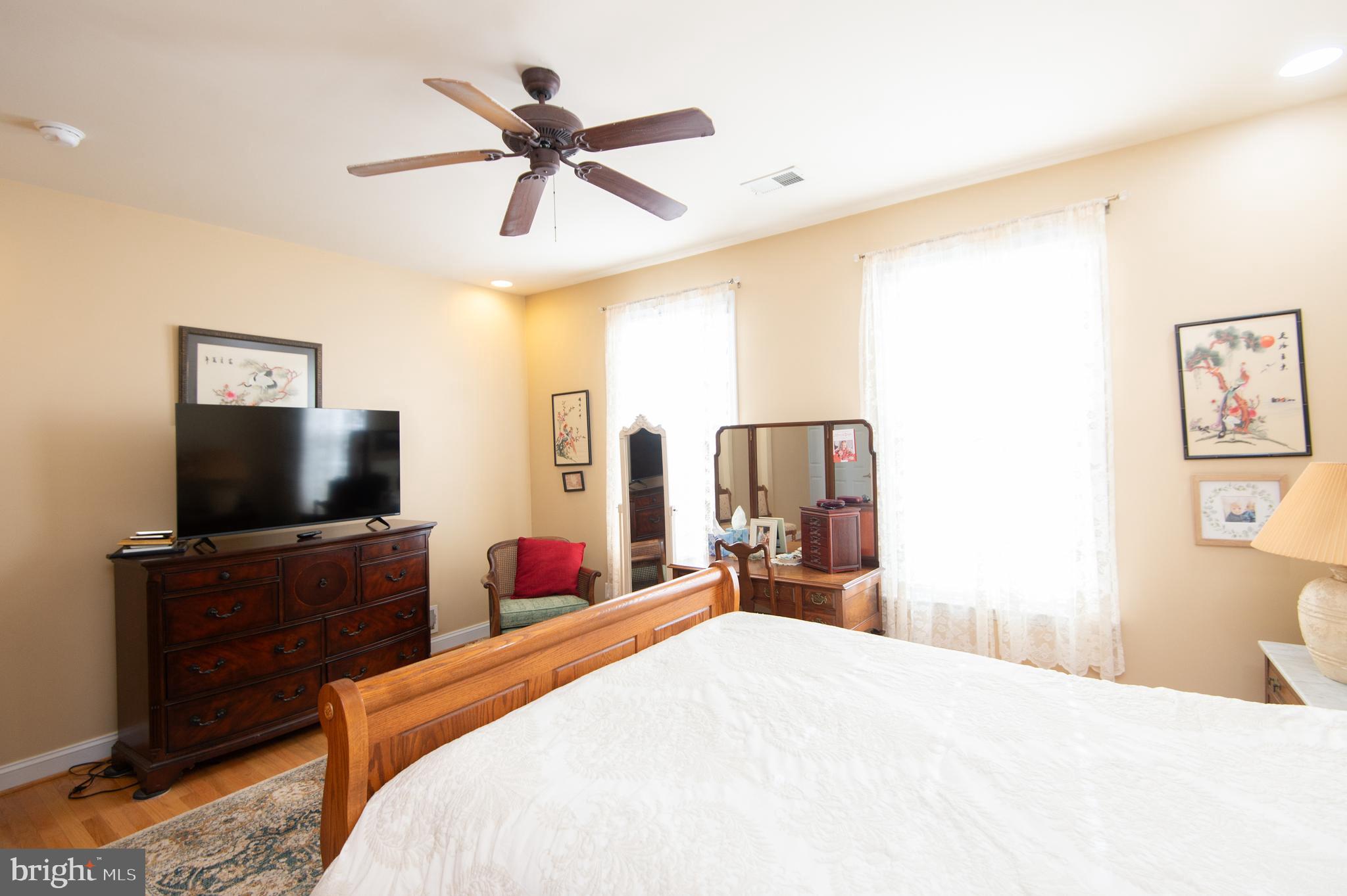 LONGBOAT ESTATES - Residential