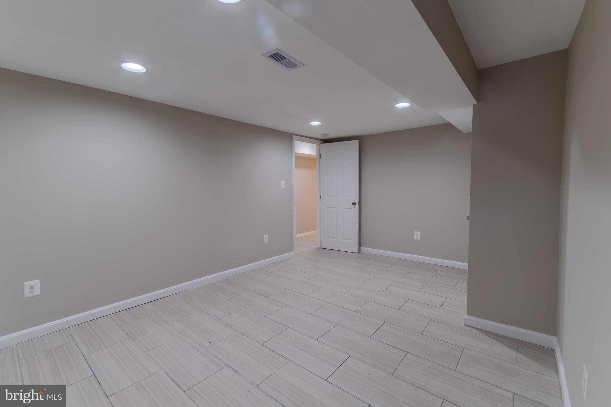 CHARLES VILLAGE - Residential Lease