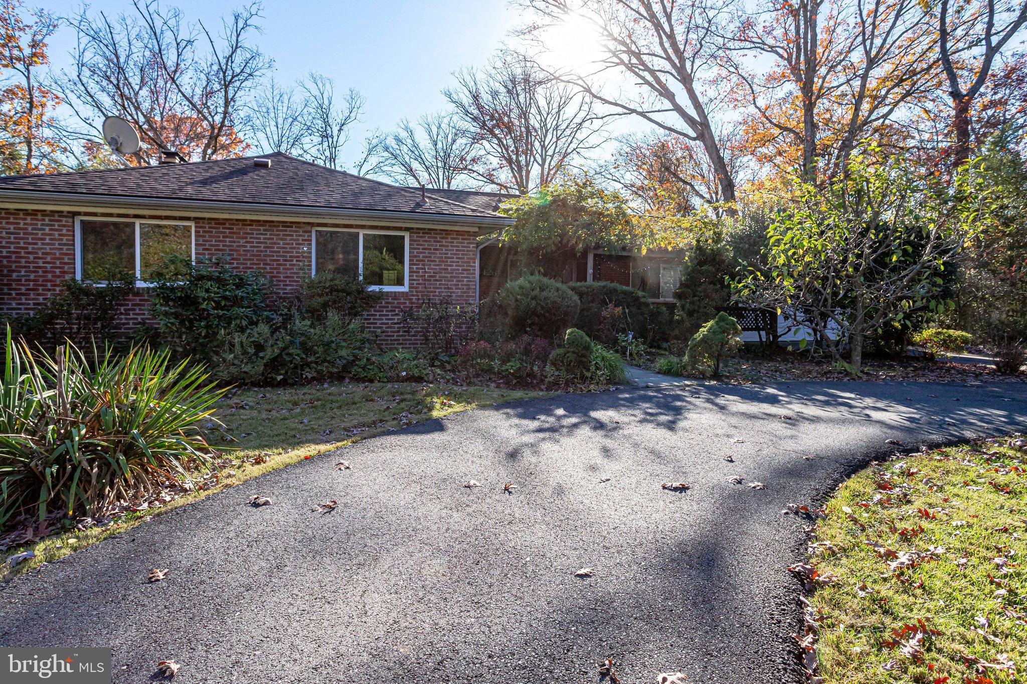 LAKE BARCROFT - Residential Lease