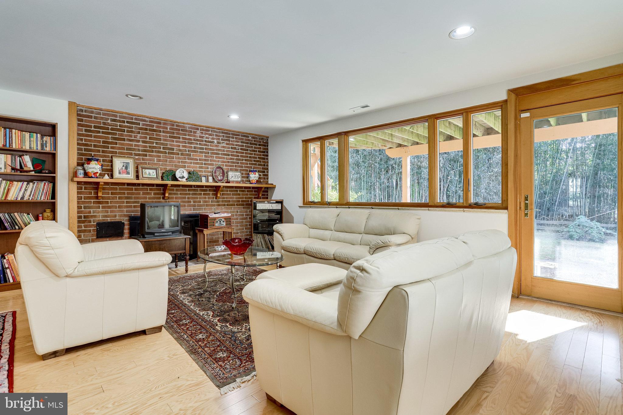 LAKE BARCROFT - Residential Lease