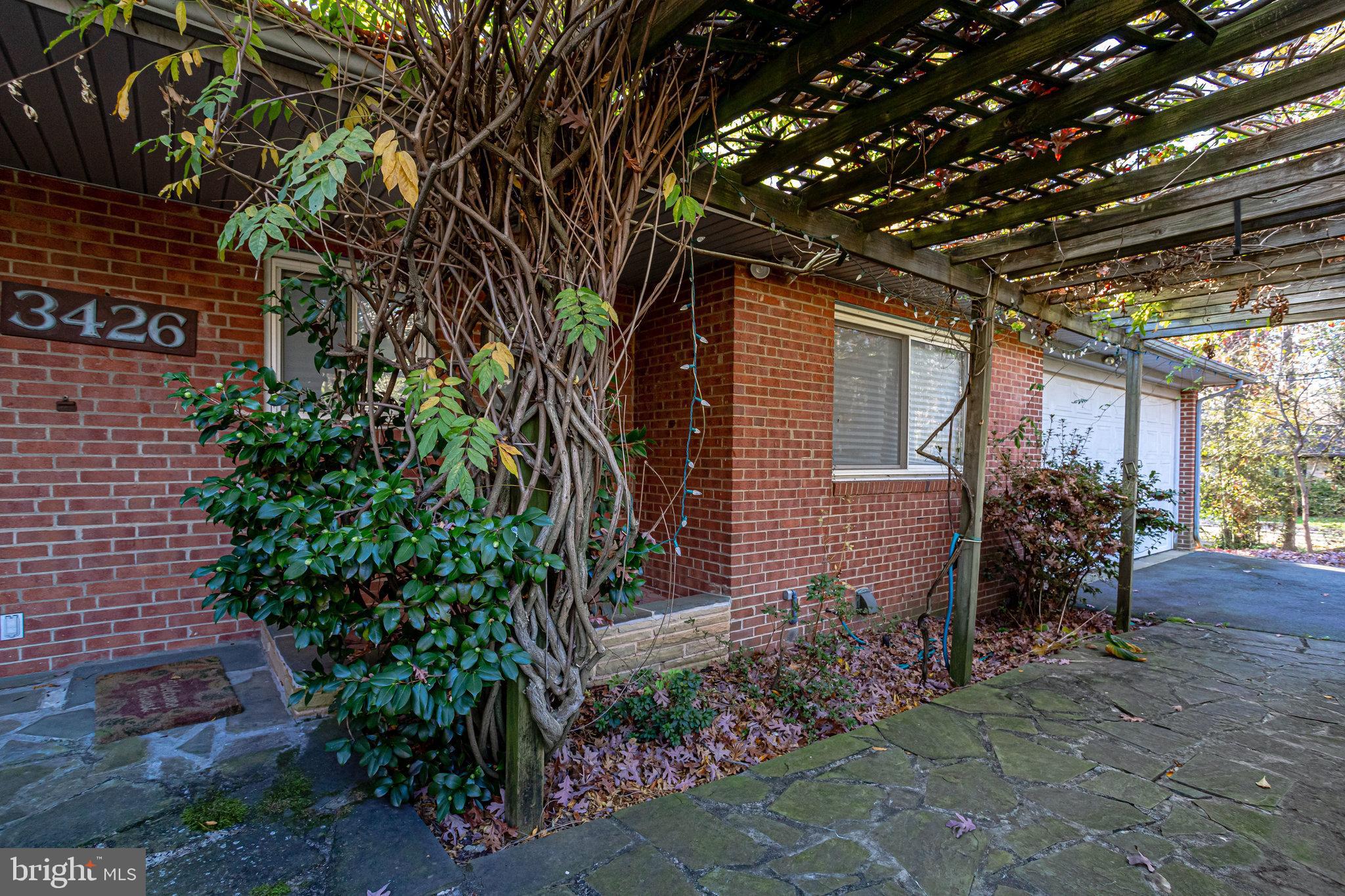 LAKE BARCROFT - Residential Lease