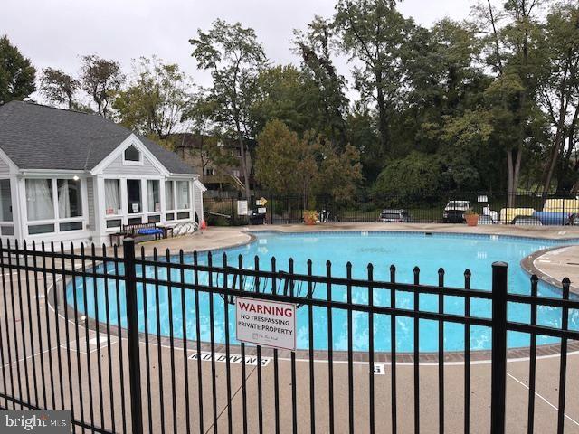 FOUR WINDS AT OAKTON - Residential Lease