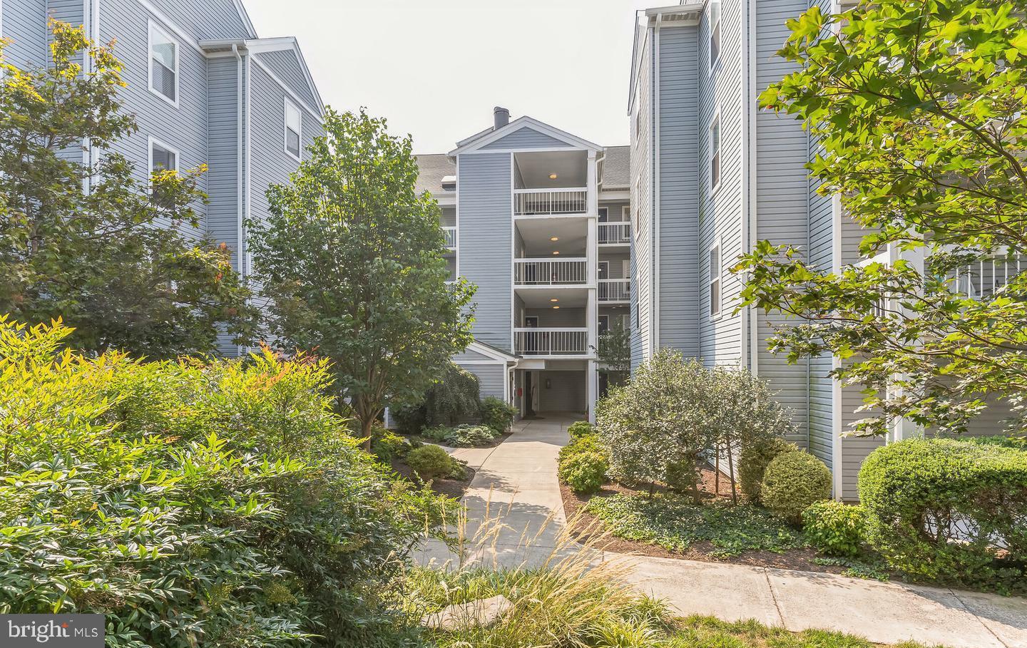 FOUR WINDS AT OAKTON - Residential Lease