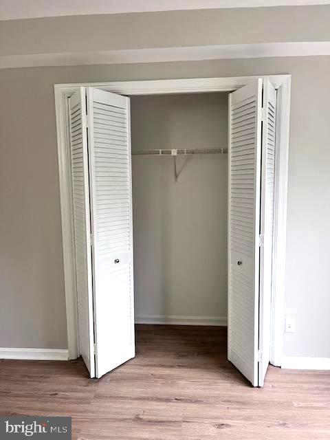 FOUR WINDS AT OAKTON - Residential Lease