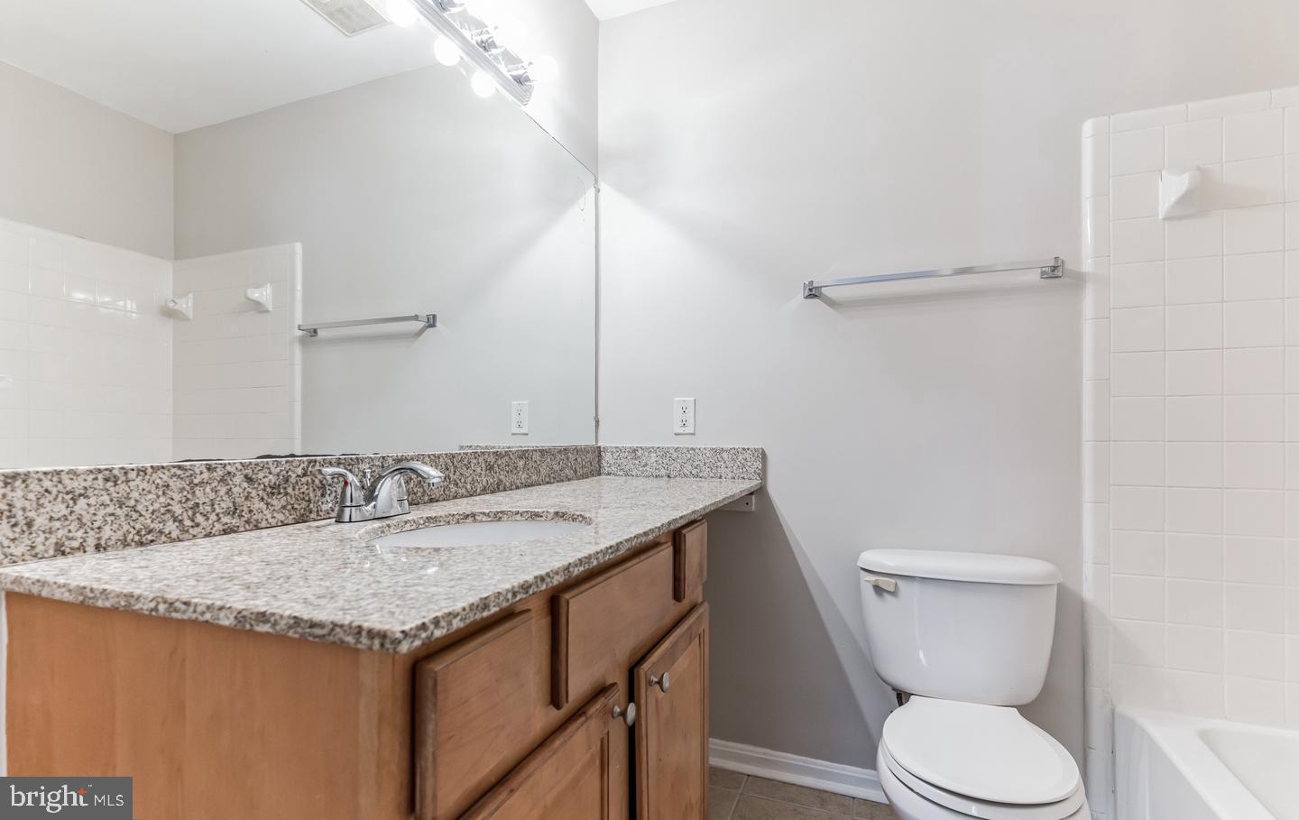 FOUR WINDS AT OAKTON - Residential Lease