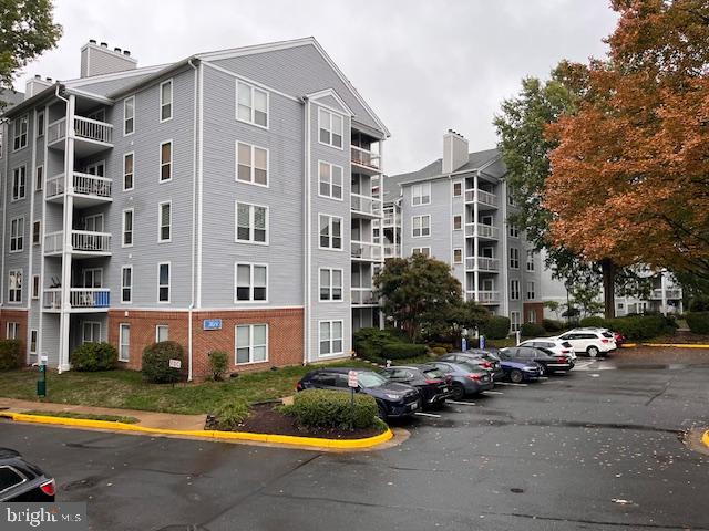 FOUR WINDS AT OAKTON - Residential Lease