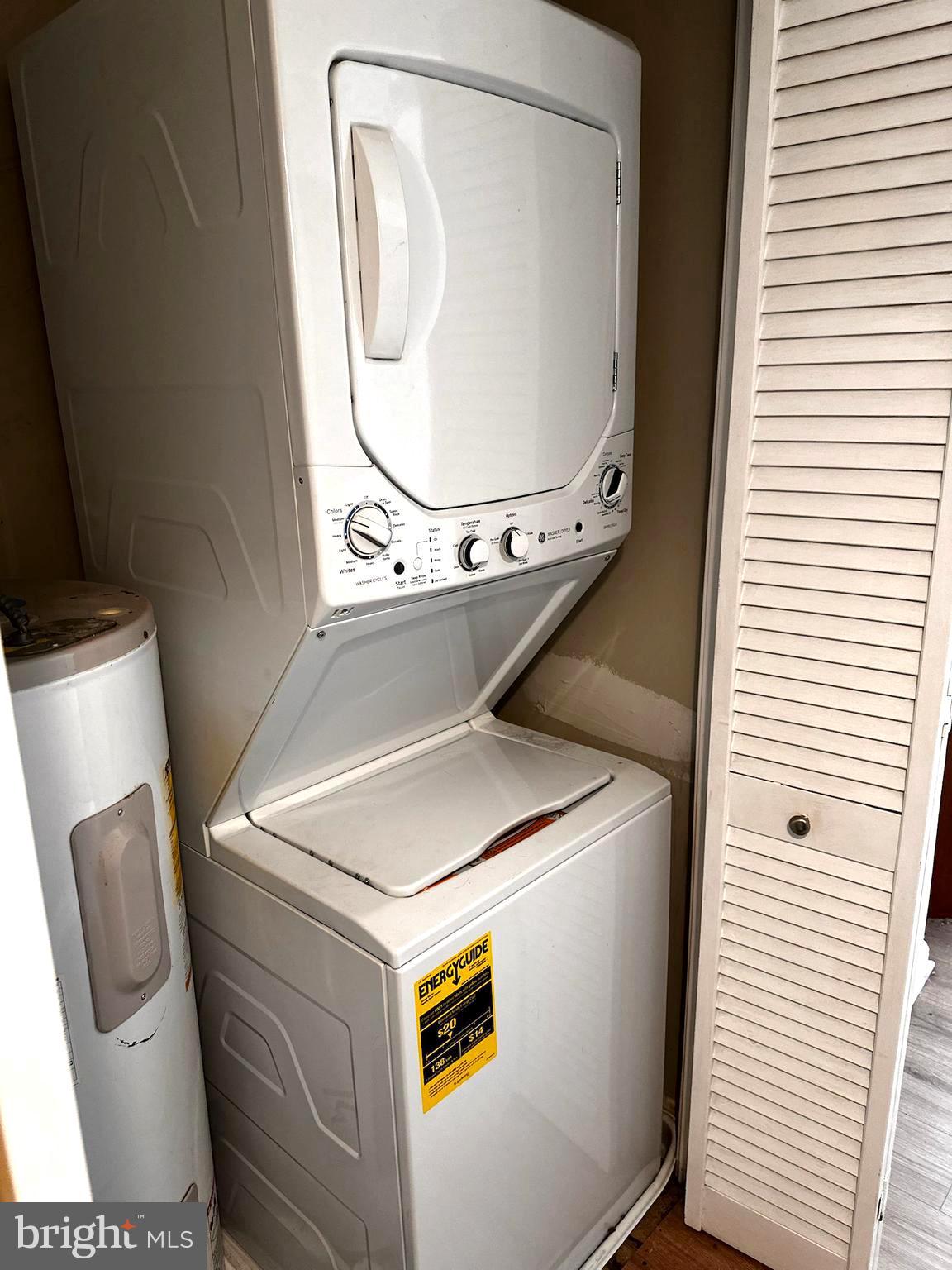 FOUR WINDS AT OAKTON - Residential Lease