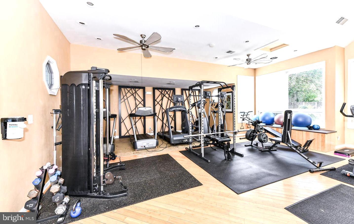 FOUR WINDS AT OAKTON - Residential Lease