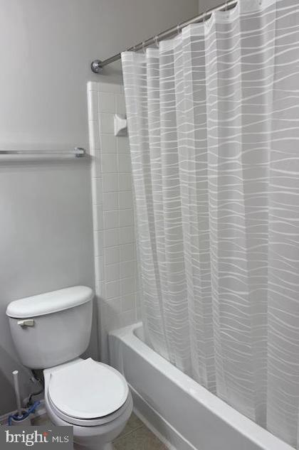 FOUR WINDS AT OAKTON - Residential Lease