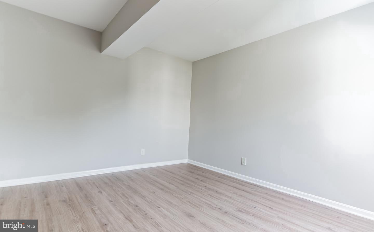 FOUR WINDS AT OAKTON - Residential Lease