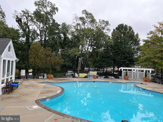 FOUR WINDS AT OAKTON - Residential Lease