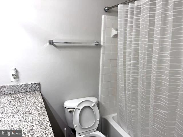 FOUR WINDS AT OAKTON - Residential Lease