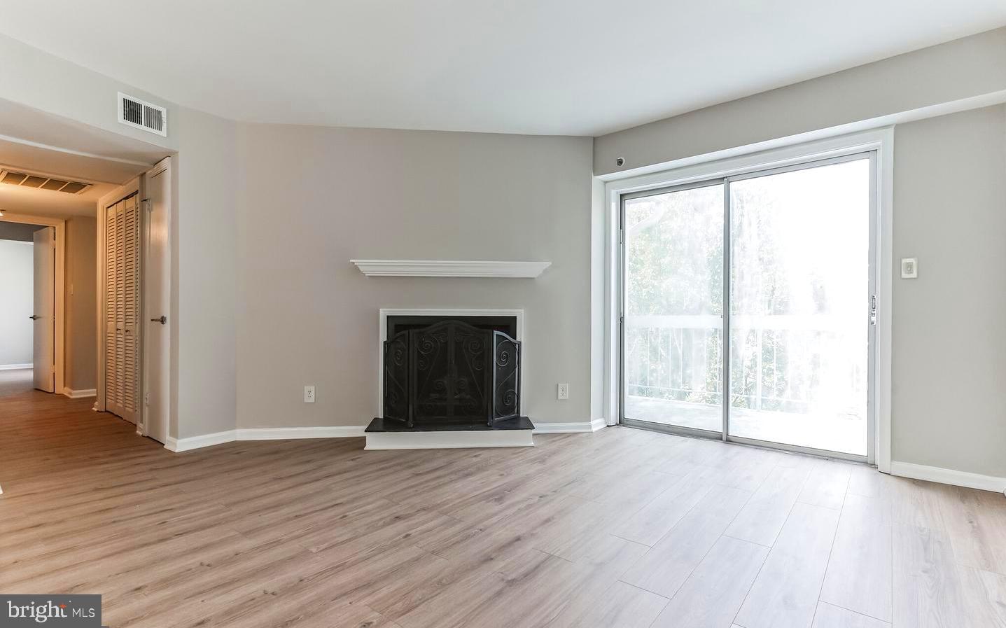 FOUR WINDS AT OAKTON - Residential Lease