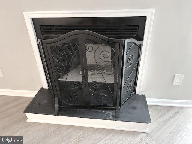 FOUR WINDS AT OAKTON - Residential Lease