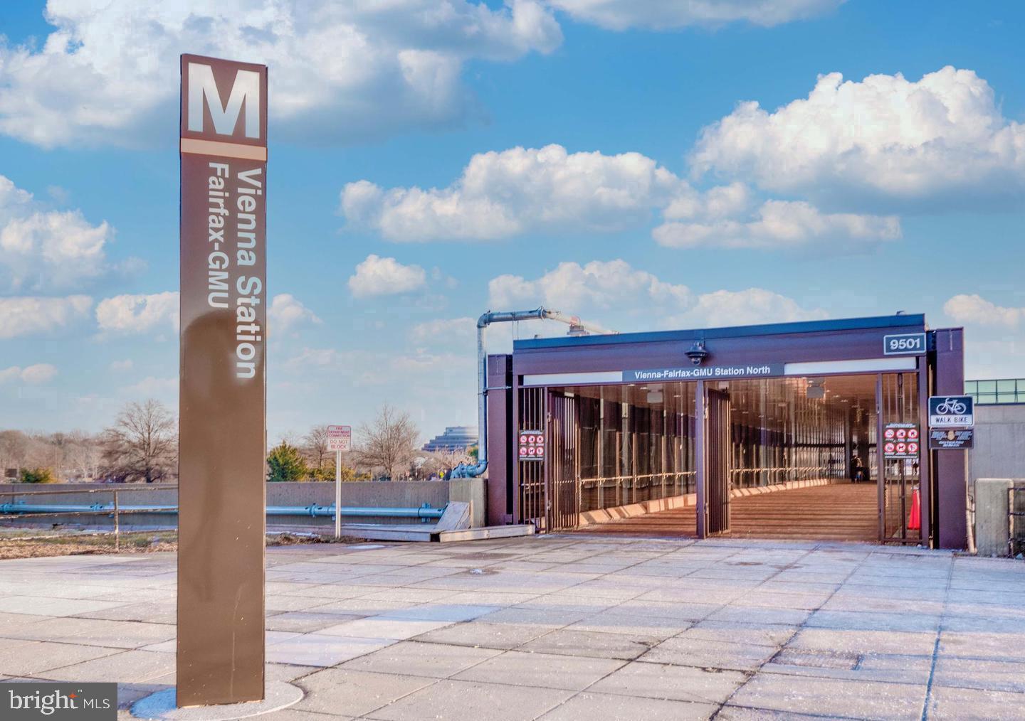 FOUR WINDS AT OAKTON - Residential Lease