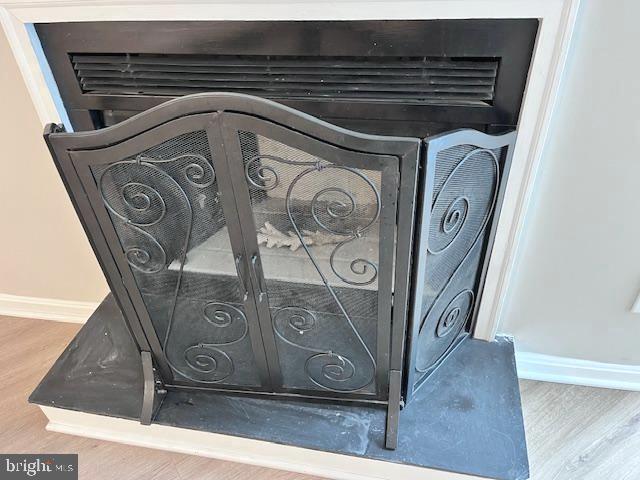 FOUR WINDS AT OAKTON - Residential Lease