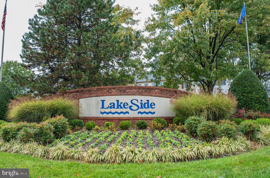 Black Friday Price reduction,  $5000!! for ratified contract this weekend Only.  Must close in December 2021!!
Welcome Home! This 3rd floor sunny, clean unit has 2 bedrooms, 2 full bathrooms with tub/shower and a den/office with a spectacular view overlooking the lake!  Both living room and dining room have tray ceilings. Owners bedroom is airy, bright and spacious with a vaulted ceiling, a walk-in closet, and private bath. Both bedrooms have a custom made “Elfa” closet system which can be configured to your needs. Community amenities include pool, clubhouse, tennis courts, basketball courts, tot lots and walking paths. Close to shopping (Potomac Mills and Stonebridge Town Center), restaurants, schools, medical facilities, commuter lots, Quantico and Ft. Belvoir military bases. Less than 3 miles from I-95. Plenty to do in the area with live entertainment, parks, fishing, boating, hiking, biking, golf, arts and crafts and much, much more. Hurry this one won’t last long! Please pardon the moving boxes in the guest room as owner is preparing to move. Please follow all COVID-19 protocol – mask, hand sanitation and foot coverings required. Please schedule at least 1 hour prior to showing as owner works from home. Please direct all questions about unit to agent and do not disturb owner unless absolutely necessary.
