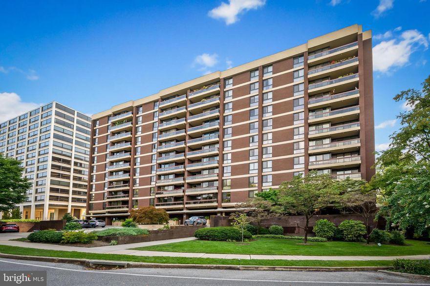 Rarely available 3 bedroom unit in the Winthrop House! Open layout with verdant tree top views. Light filled rooms. Totally remodeled gourmet kitchen, white shaker cabinets, granite counter tops, title backsplash. Fantastic built in buffet/server in dining room with incredible custom storage. Living room with built ins and  electric fireplace. Butlers panty with additional storage, workspace and coat racks. Both bathrooms have been fully renovated. Primary bath has double vanity and walk in closet. Two separately deeded parking spaces with additional storage lockers. Strong condominium association, helpful long term staff. Outdoor swimming pool, recreation room, exercise room and guest suites, freshly redesigned hallways and lobby. Easy access to downtown, Hopkins , BMA and more. Sweet!