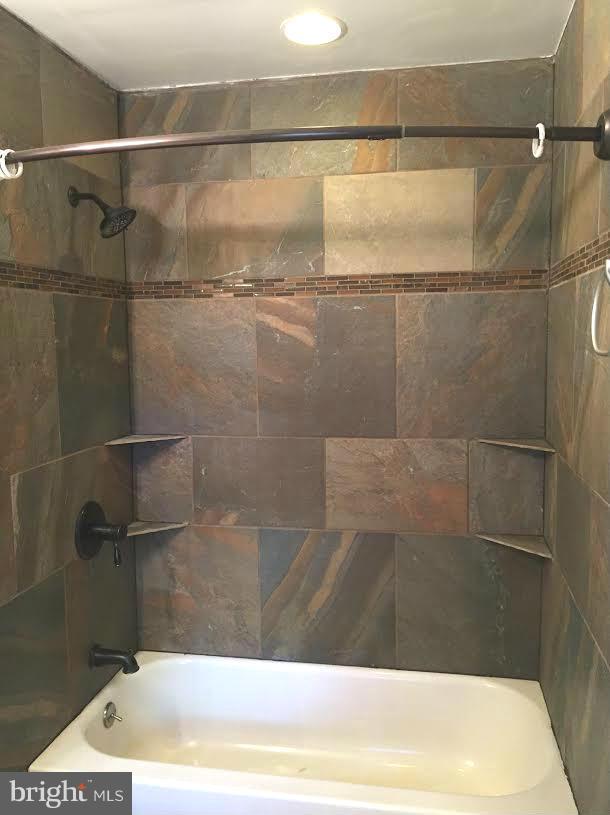 WOODLAND BEACH - Residential Lease