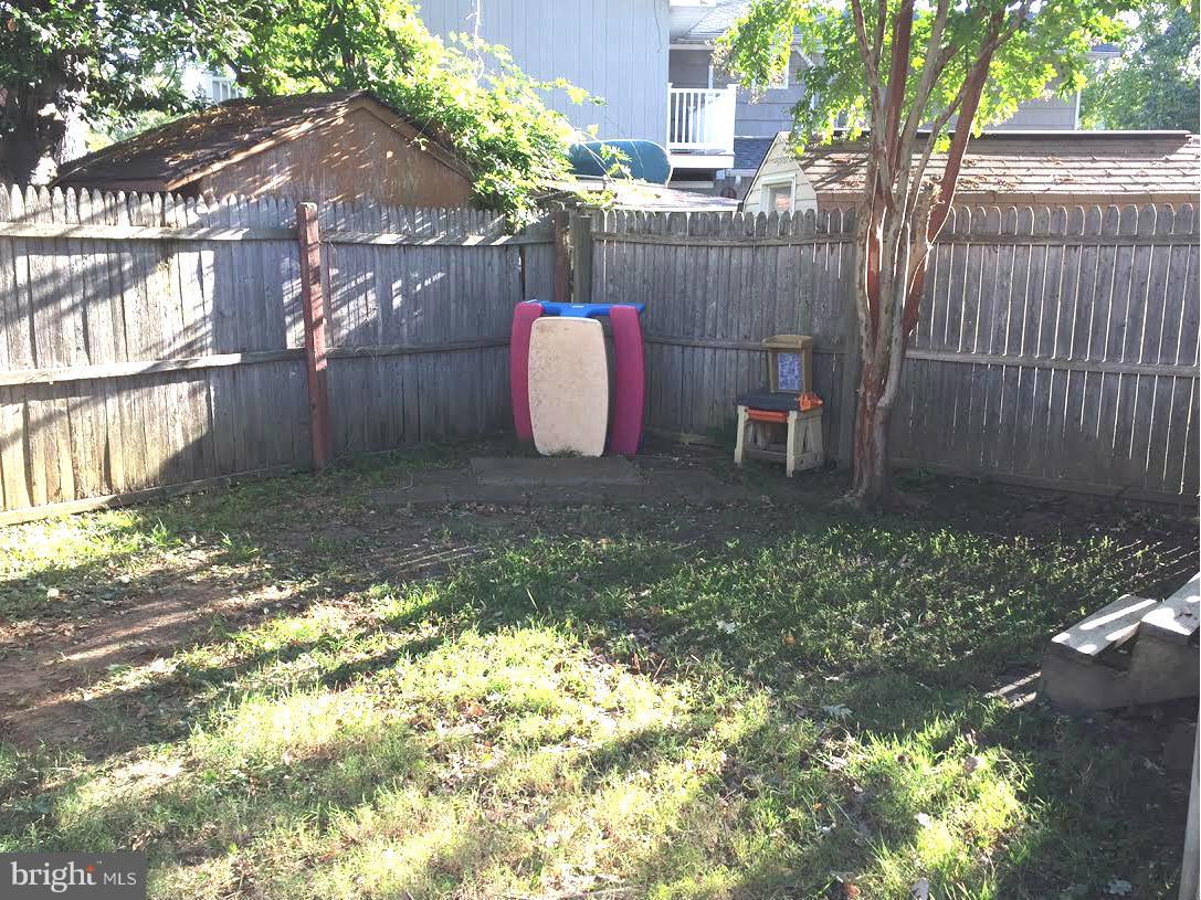 WOODLAND BEACH - Residential Lease