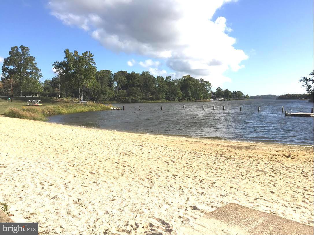 WOODLAND BEACH - Residential Lease