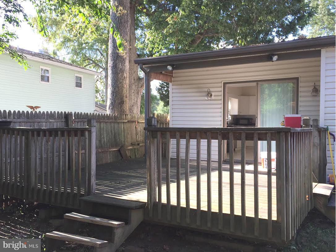 WOODLAND BEACH - Residential Lease