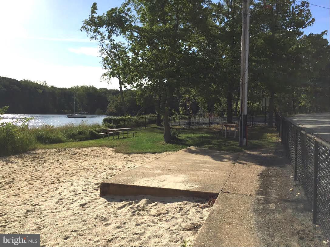 WOODLAND BEACH - Residential Lease