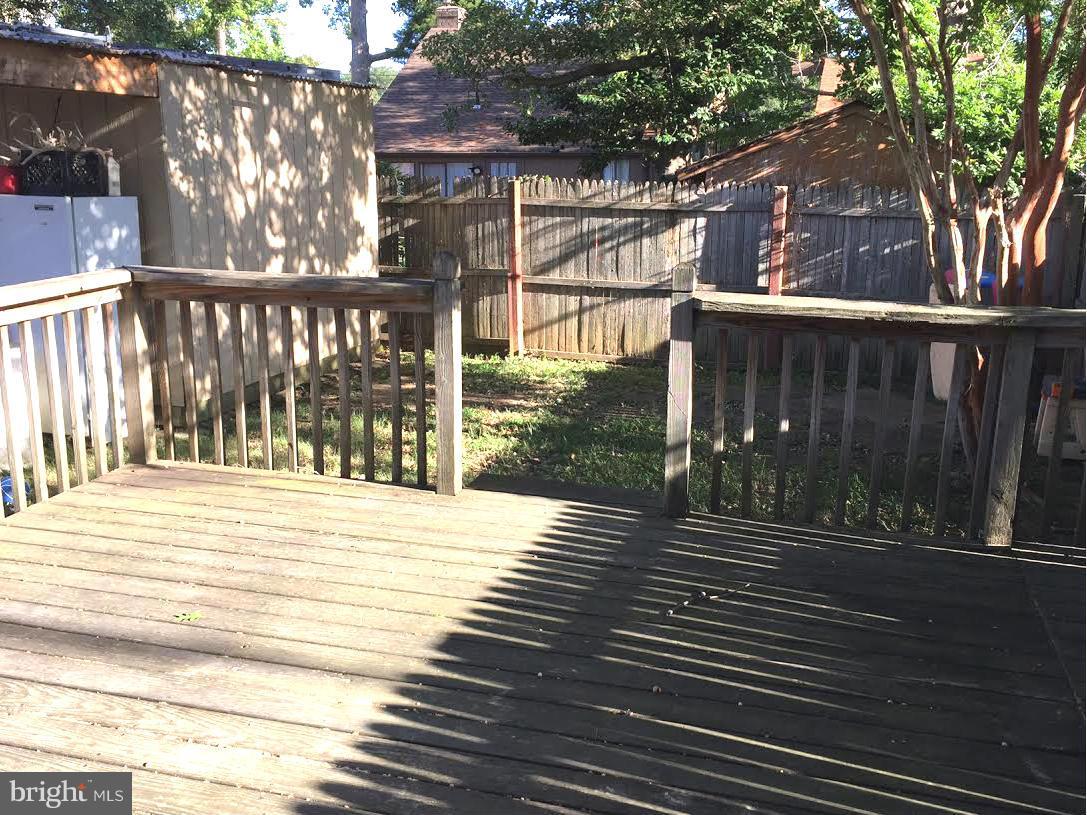 WOODLAND BEACH - Residential Lease