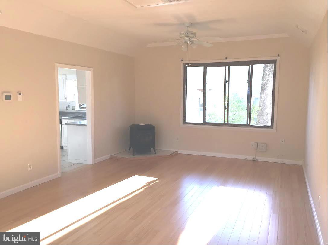 WOODLAND BEACH - Residential Lease