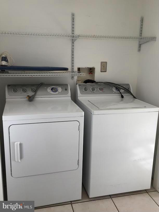 WOODLAND BEACH - Residential Lease