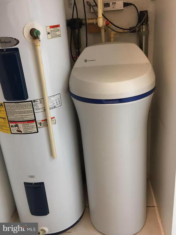 WOODLAND BEACH - Residential Lease