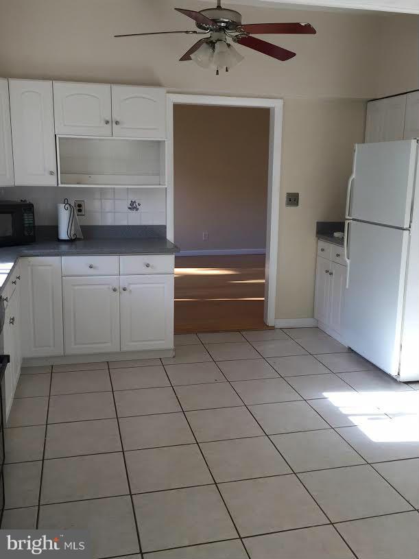 WOODLAND BEACH - Residential Lease