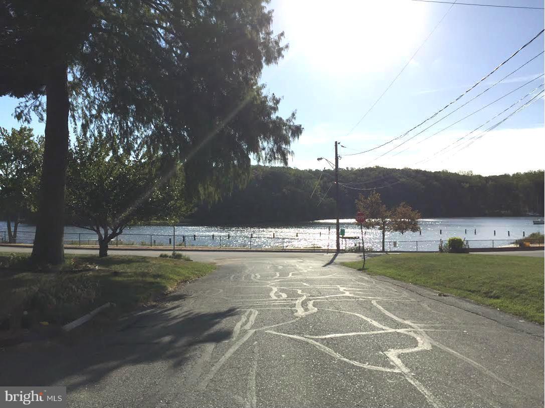 WOODLAND BEACH - Residential Lease