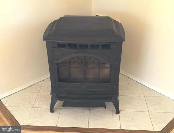 WOODLAND BEACH - Residential Lease